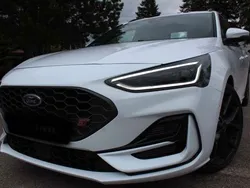 Frostweiß Gebraucht 2023 Ford Focus ST Kombi | 29.500 € (Superpreis)