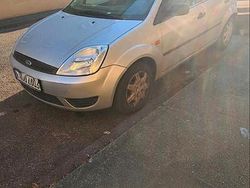 Silber Gebraucht 2005 Ford Fiesta Limousine | 650 € (Superpreis)