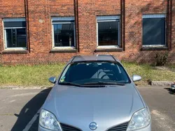 Grau Gebraucht 2003 Nissan Primera Kombi | 1.400 €