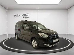 Schwarz Gebraucht 2017 Dacia Dokker Celebration Van | 10.490 € (Fairer Preis)