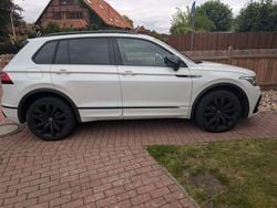 Weiß Gebraucht 2023 VW Tiguan R-line SUV | 40.750 € (Etwas zu teuer)