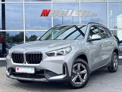 Spacesilber metallic Gebraucht 2024 BMW X1 Performance SUV | 38.790 € (Guter Preis)