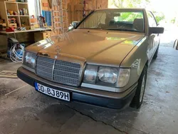 Gold Gebraucht 1989 Mercedes E300 Coupé | 12.500 €