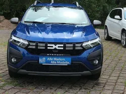 Stahlblau Gebraucht 2023 Dacia Sandero Expression Kleinwagen | 16.700 € (Fairer Preis)