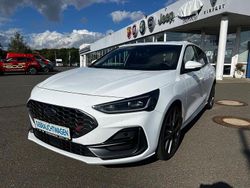 Weiß Gebraucht 2022 Ford Focus ST Limousine | 30.900 € (Etwas zu teuer)