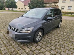 Grau Gebraucht 2018 VW Touran Van / Kleinbus | 21.000 € (Guter Preis)