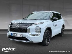 Weiß Gebraucht 2025 Mitsubishi Outlander P-HEV Top SUV | 59.900 € (Etwas zu teuer)