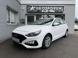 Weiß Gebraucht 2021 Hyundai i30 Pure Limousine | 12.990 € (Fairer Preis)