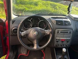 Rot Gebraucht 2001 Alfa Romeo 147 Distinctive Kleinwagen | 1.500 €