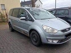 Silber Gebraucht 2006 Ford Galaxy Ghia Van / Kleinbus | 1.999 € (Superpreis)