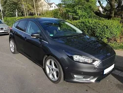 Grau Gebraucht 2016 Ford Focus Titanium Limousine | 8.400 € (Fairer Preis)