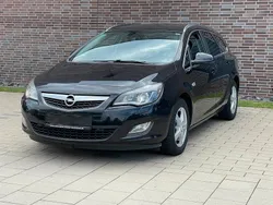 Schwarz Gebraucht 2011 Opel Astra Kombi | 2.990 € (Guter Preis)