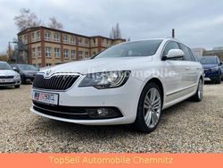 Weiß Gebraucht 2014 Skoda Superb Elegance Kombi | 9.999 € (Fairer Preis)