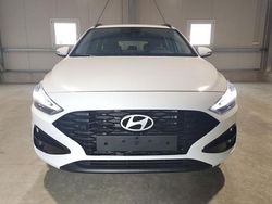 Shimmeringsilber metallic Gebraucht 2024 Hyundai i30 Edition Kombi | 20.890 € (Superpreis)