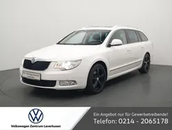Weiss / candy weiss Gebraucht 2012 Skoda Superb Elegance Kombi | 8.980 € (Fairer Preis)