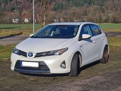 Weiß Gebraucht 2013 Toyota Auris Hybrid Limousine | 6.800 € (Guter Preis)