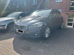 Schwarz Gebraucht 2015 BMW 218 Active Tourer Van / Kleinbus | 10.900 € (Fairer Preis)