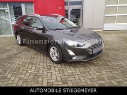 Grau Gebraucht 2022 Ford Focus Cool & Connect Kombi | 13.450 € (Guter Preis)