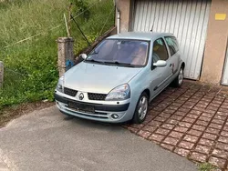 Silber Gebraucht 2003 Renault Clio II Kleinwagen | 500 € (Fairer Preis)