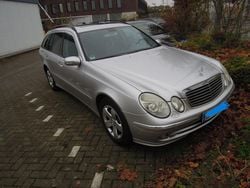 Silber Gebraucht 2004 Mercedes E240 Avantgarde Kombi | 5.850 € (Fairer Preis)