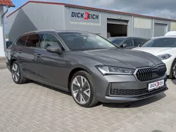 Grau Gebraucht 2024 Skoda Superb Selection Limousine | 37.950 € (Superpreis)