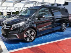 Obsidianschwarz metallic Gebraucht 2021 Mercedes V300 Edition Van / Kleinbus | 56.890 € (Etwas zu teuer)