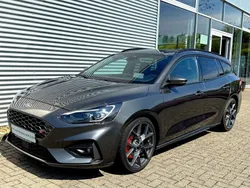 Grau Gebraucht 2021 Ford Focus Performance Edition Limousine | 26.940 € (Guter Preis)