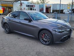 Grau Gebraucht 2024 Alfa Romeo Giulia Veloce Limousine | 37.500 € (Guter Preis)