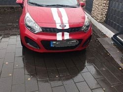 Rot Gebraucht 2012 Kia Rio DREAM-TEAM Edition Limousine | 2.650 € (Superpreis)