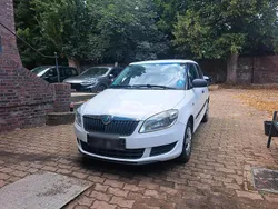 Weiß Gebraucht 2007 Skoda Fabia Kleinwagen | 1.699 € (Fairer Preis)