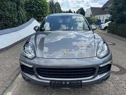 Grau Gebraucht 2015 Porsche Cayenne S Chrono SUV | 31.900 € (Teuer)