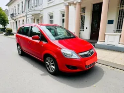 Rot Gebraucht 2011 Opel Zafira Design Edition Van / Kleinbus | 3.900 € (Guter Preis)