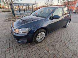 Blau Gebraucht 2015 VW Golf Trendline Limousine | 8.500 € (Guter Preis)