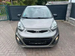 Grau Gebraucht 2012 Kia Picanto Kleinwagen | 2.650 € (Fairer Preis)