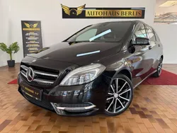Schwarz Gebraucht 2013 Mercedes B180 Van / Kleinbus | 12.198 € (Fairer Preis)