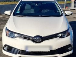 Weiß Gebraucht 2018 Toyota Auris Team Kombi | 13.490 € (Fairer Preis)