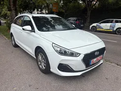 Weiß Gebraucht 2019 Hyundai i30 Select Kombi | 12.450 € (Guter Preis)
