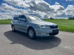 Aquablau metallic Gebraucht 2010 Skoda Octavia Ambiente Kombi | 4.250 € (Fairer Preis)