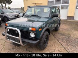 Grün Gebraucht 2011 Lada niva SUV | 6.200 € (Fairer Preis)