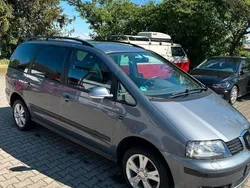 Grau Gebraucht 2010 Seat Alhambra Reference Van / Kleinbus | 6.800 €