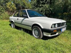 Weiß Gebraucht 1990 BMW 316 Coupé | 9.989 €