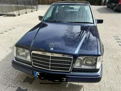 Blau Gebraucht 1994 Mercedes E200 Limousine | 5.900 €
