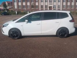 Weiß Gebraucht 2014 Opel Zafira Tourer Active Van / Kleinbus | 7.700 € (Fairer Preis)