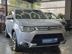 Grau Gebraucht 2015 Mitsubishi Outlander Diamant Edition SUV | 12.490 € (Teuer)