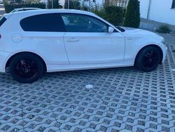 Weiß Gebraucht 2009 BMW 116 Kleinwagen | 3.500 € (Fairer Preis)