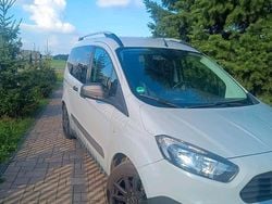 Grau Gebraucht 2018 Ford Tourneo Courier Van / Kleinbus | 8.500 € (Guter Preis)