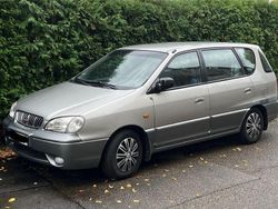 Silber Gebraucht 2002 Kia Carens Van / Kleinbus | 800 €