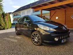 Schwarz Gebraucht 2008 Peugeot 207 Premium Kleinwagen | 1.700 €