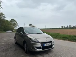 Braun Gebraucht 2010 Renault Scénic III Dynamique Van / Kleinbus | 4.000 € (Guter Preis)