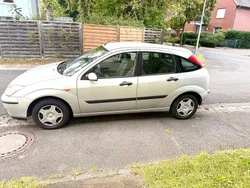 Grau Gebraucht 2001 Ford Focus Limousine | 600 € (Superpreis)